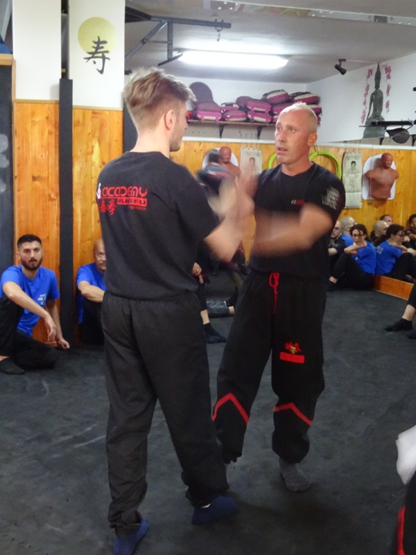 Kung Fu Academy di Sifu Mezzone Arti Marziali e palestra di Sport da Combattimento Wing Chun Weng Chun Tjun Tai Chi Taijiquan Qigong Sanda Difesa Personale (163)